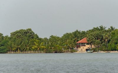 Sri Lanka kitesurfing tourists