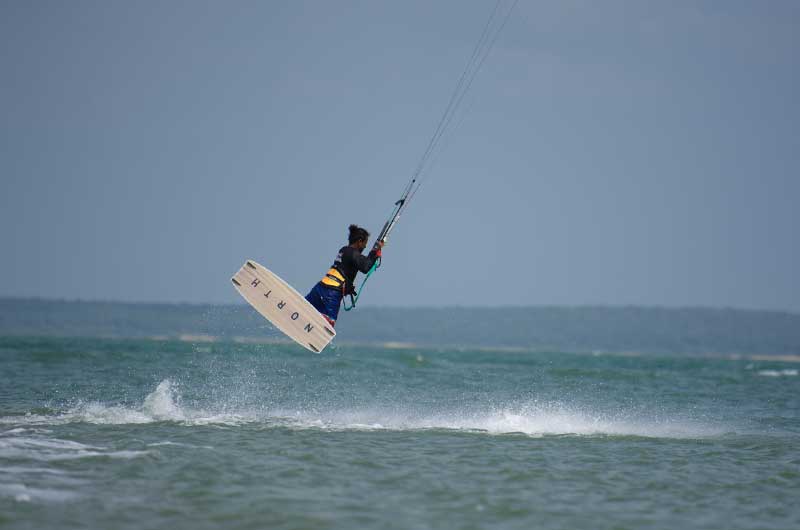 learn kitesurfing in sri lanka