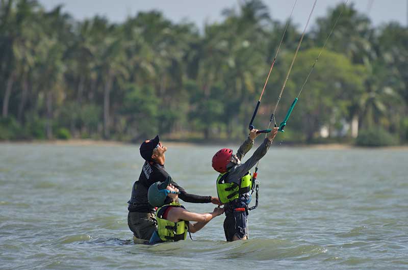 learn kitesurfing in sri lanka